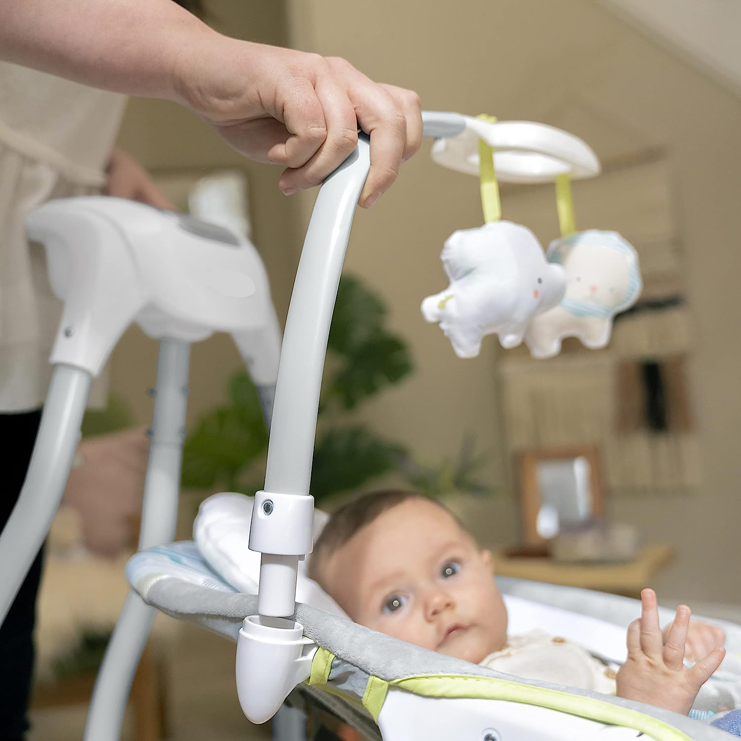 Lightweight Compact 6-Speed Multi-Direction Baby Swing, Vibrations & Nature Sounds, 0-9 Months 6-20 lbs (Pink Cassidy)