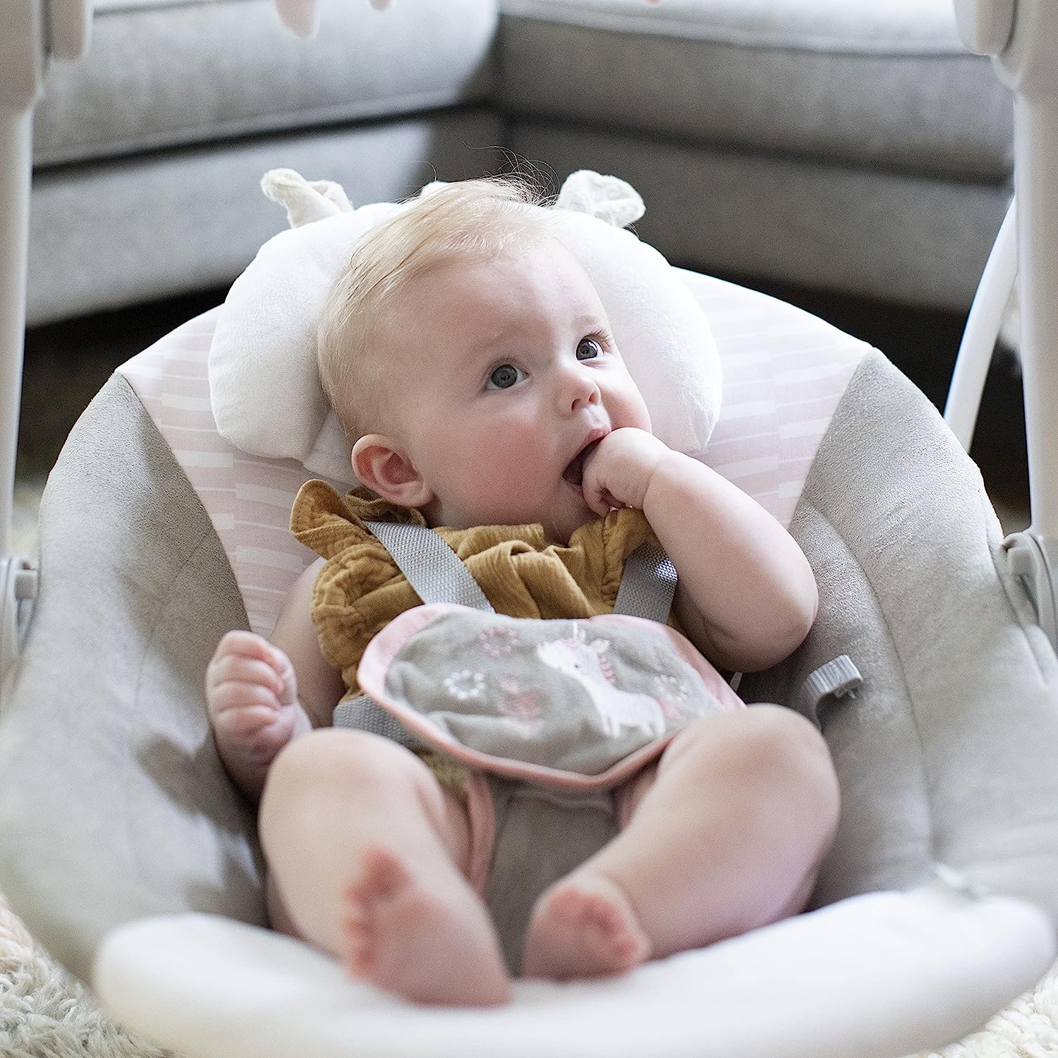 Ingenuity Soothe 'n Delight Compact Portable 6-Speed Plush Baby Swing with Music, Folds Easy, 0-9 Months 6-20 lbs (Cozy Kingdom)