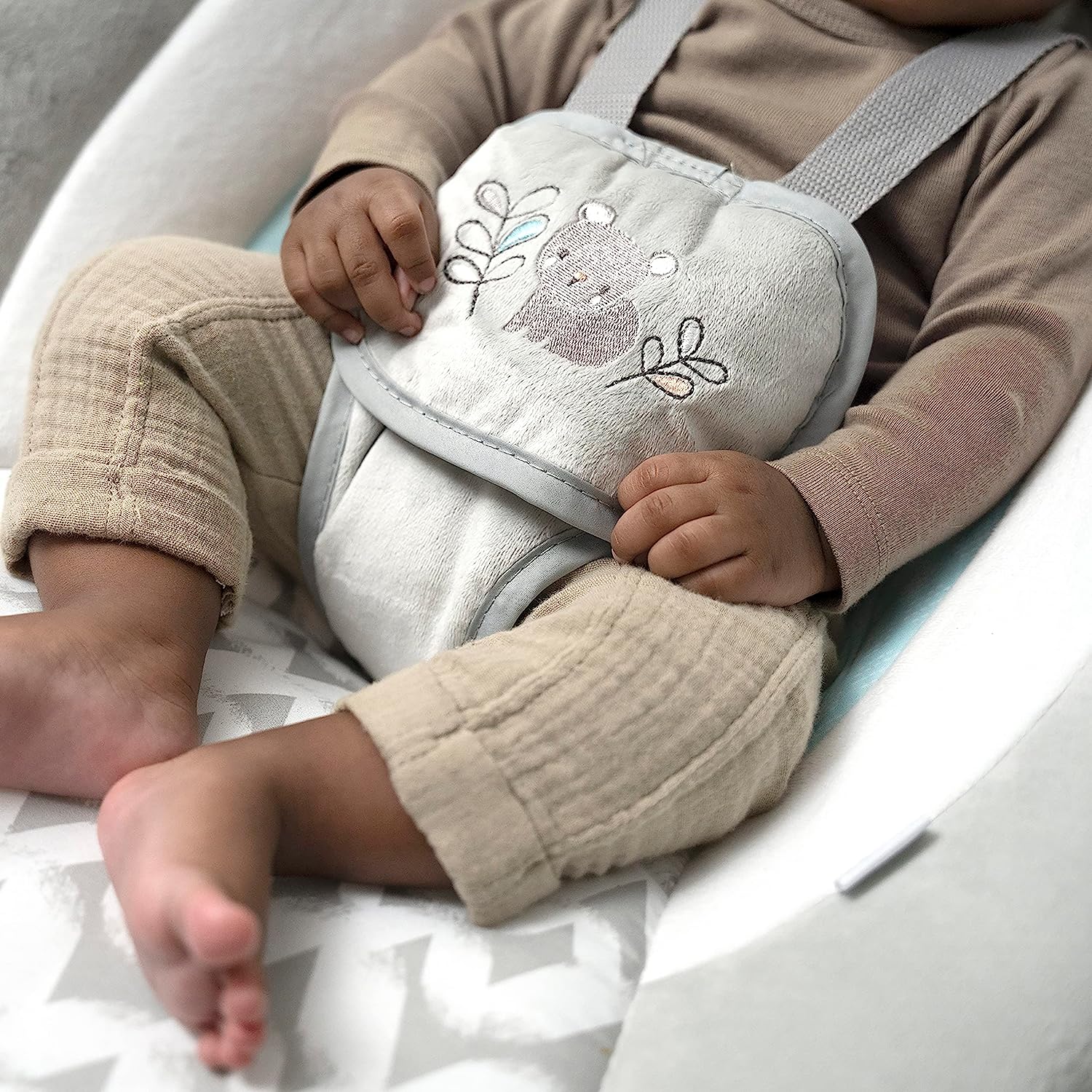 Lightweight Compact 6-Speed Multi-Direction Baby Swing, Vibrations & Nature Sounds, 0-9 Months 6-20 lbs (Pink Cassidy)